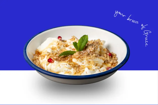 Griechischer Joghurt mit Honig, Nüssen & Zimt