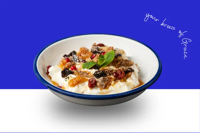 Griechischer Joghurt mit Feigen, Honig & Trockenobst